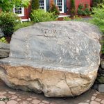 stowe luxury inn, stowe-rock-bench